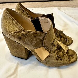 Cabi crushed velvet shoes
